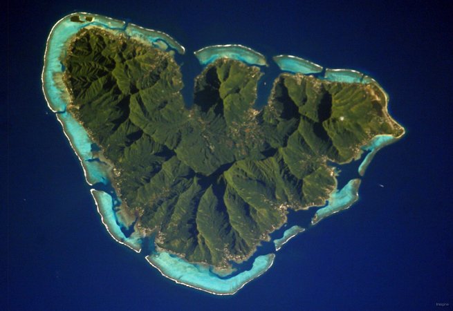 1- Moorea vue par satellite 